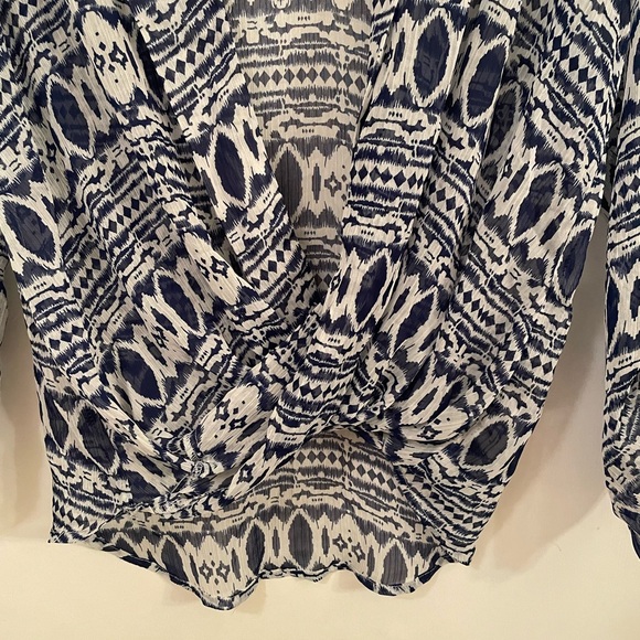 Women’s Blouse - Picture 3 of 7
